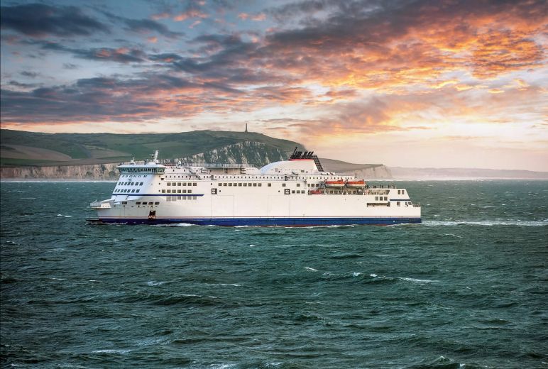 Crossing the Channel – should you take the ferry or Eurotunnel?