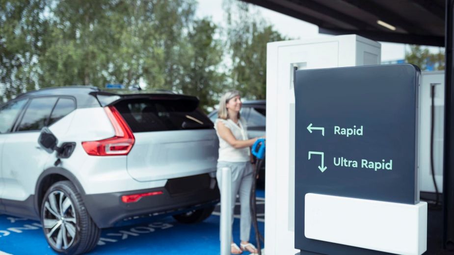 Government fails to hit motorway services high-power EV charger target by end of 2023