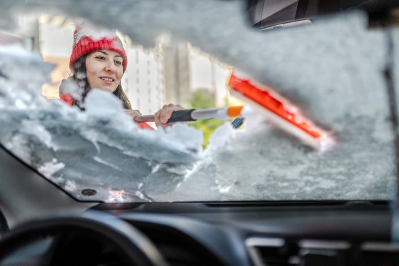 Frozen Britain: 70% of young people don’t clear ice from windscreen before driving