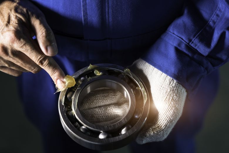 What is a car wheel bearing? How do you replace them?