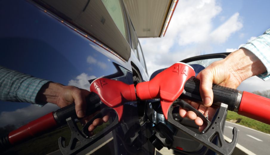 Average petrol price falls too slowly despite a 9p reduction in July