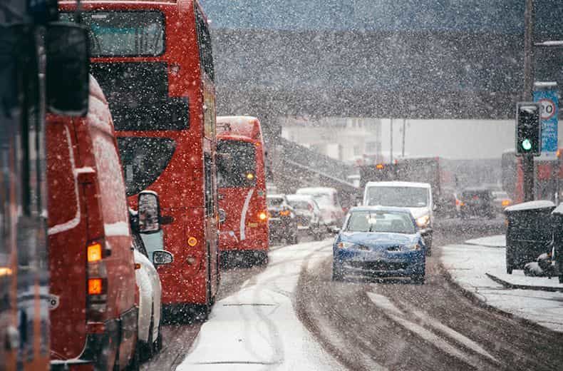 A complete guide to driving safely in snow