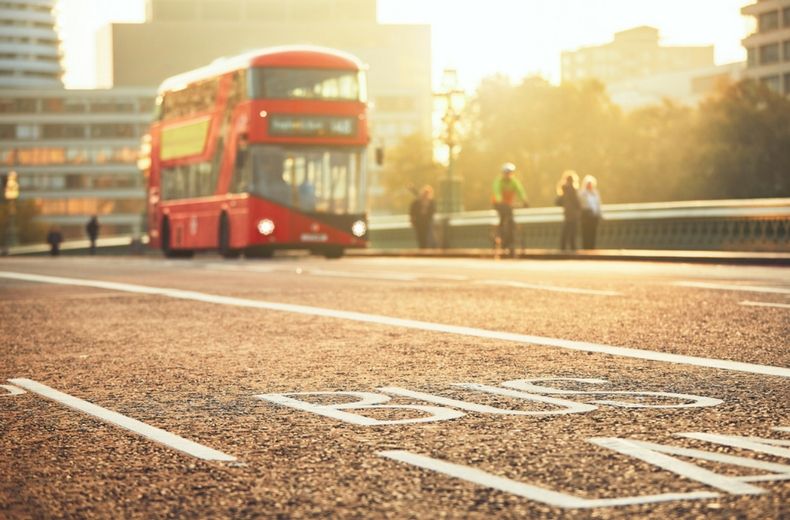 Bus lanes: who can use them and when?