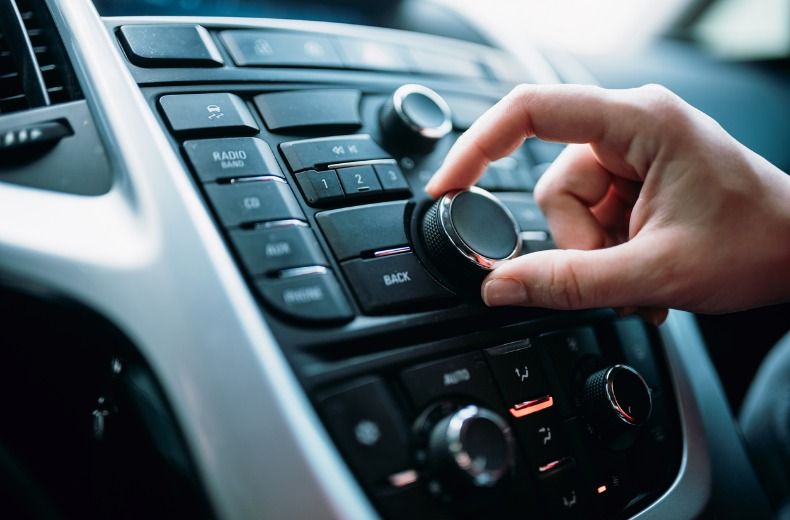 Nosotros mismos Deformación secundario How to find your car radio code and unlock your stereo | RAC Drive