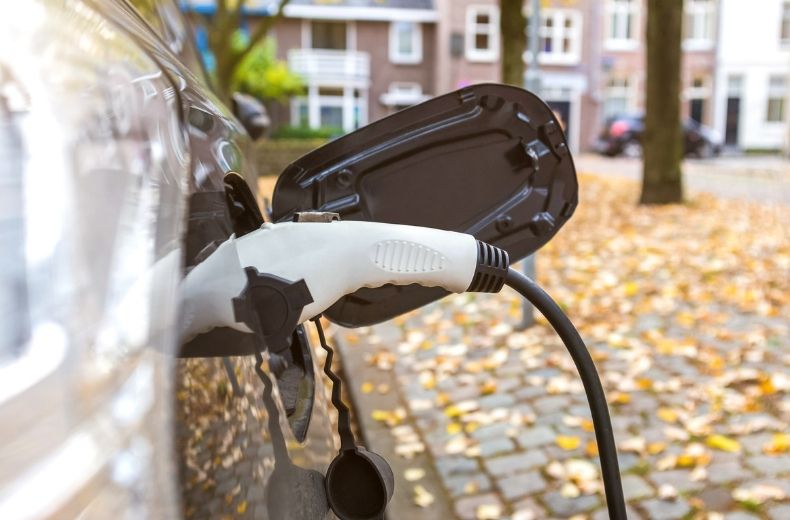 UK ‘lags behind’ in electric car revolution