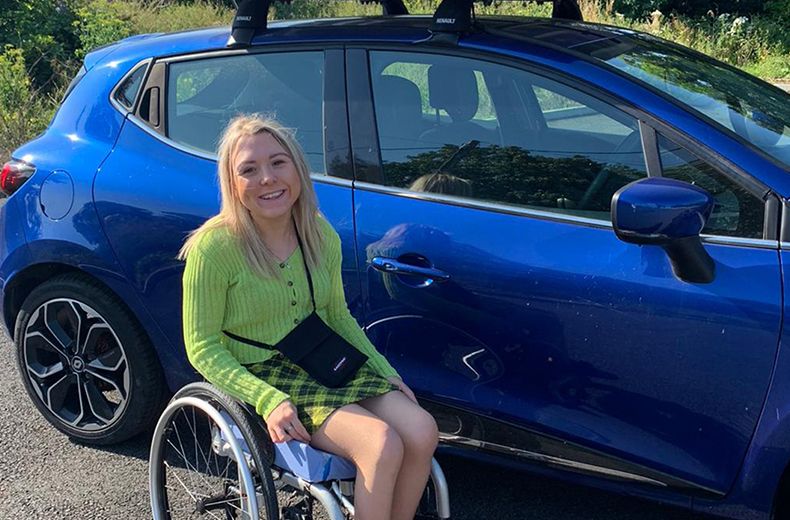 The Welsh vlogger with cerebral palsy who's fighting discrimination by driving