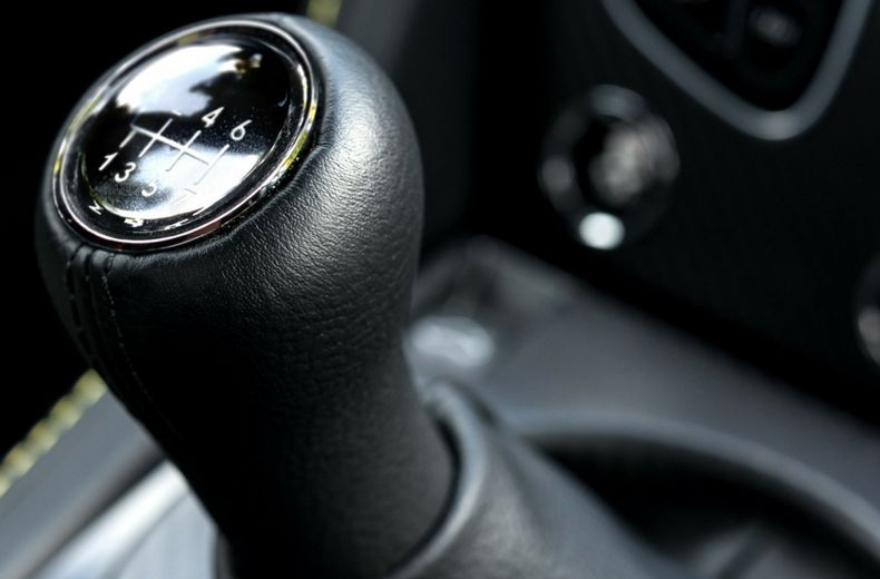 How to drive a manual car - a quick and easy guide with pictures