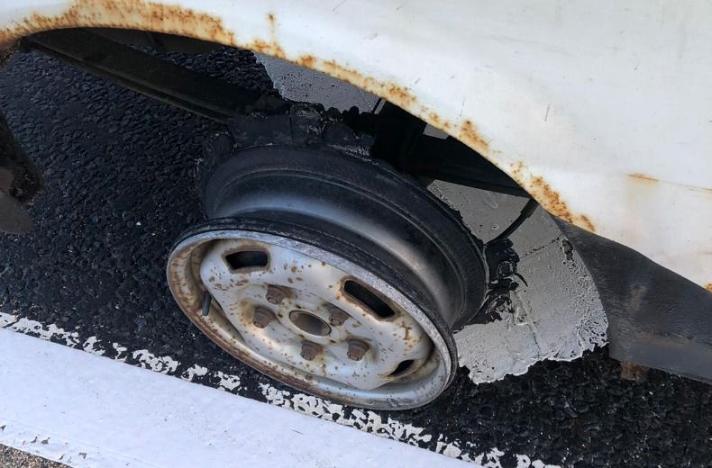 ‘Unbelievable’ no-tyre driver charged with dangerous driving 
