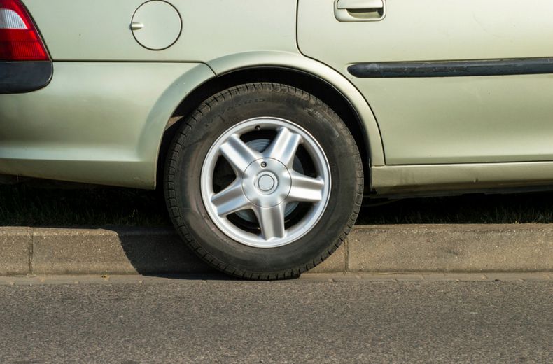 Pavement parking to be banned in Scotland