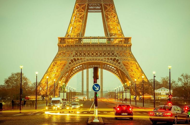 Top 16 tips for driving through France in 2024