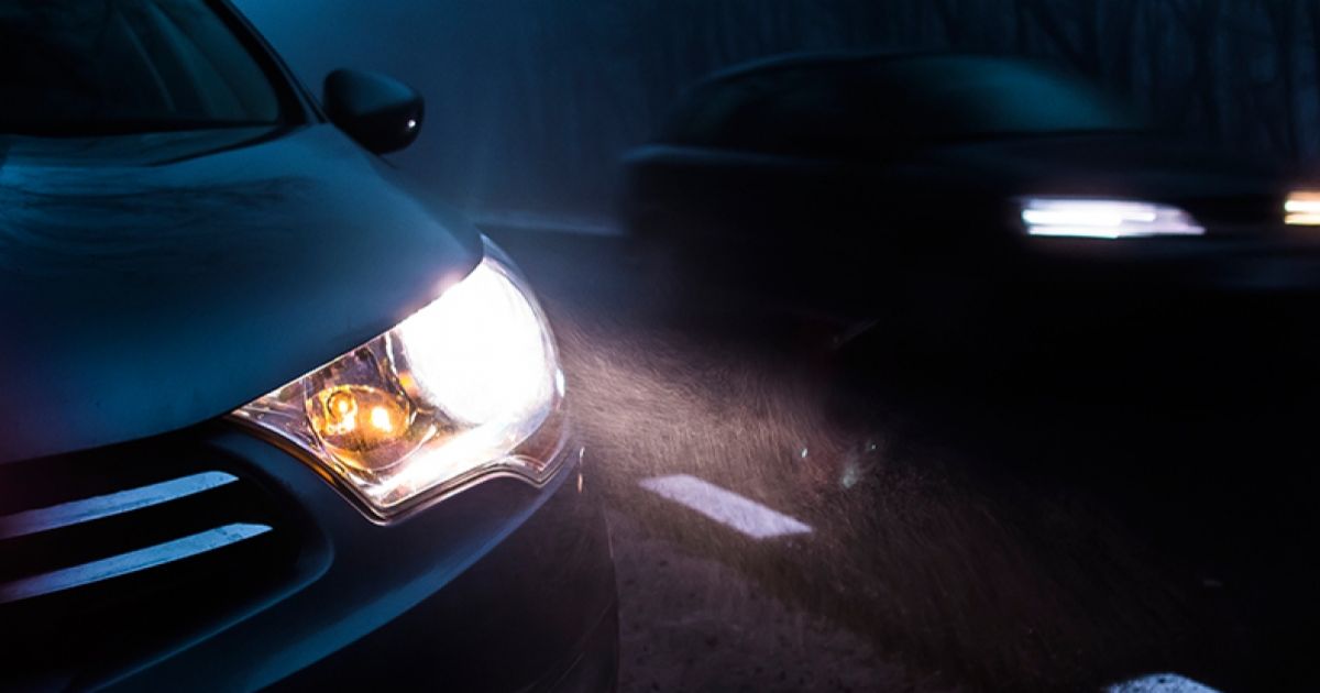 Car lights and headlights: what are and to use them | RAC Drive